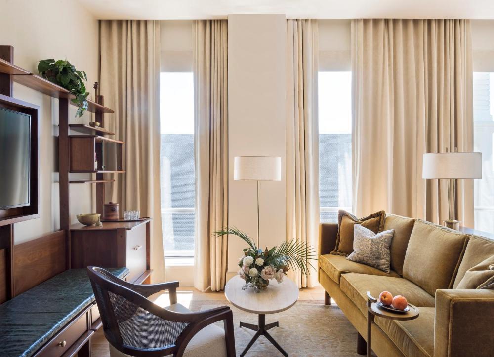Charleston Flat interior
