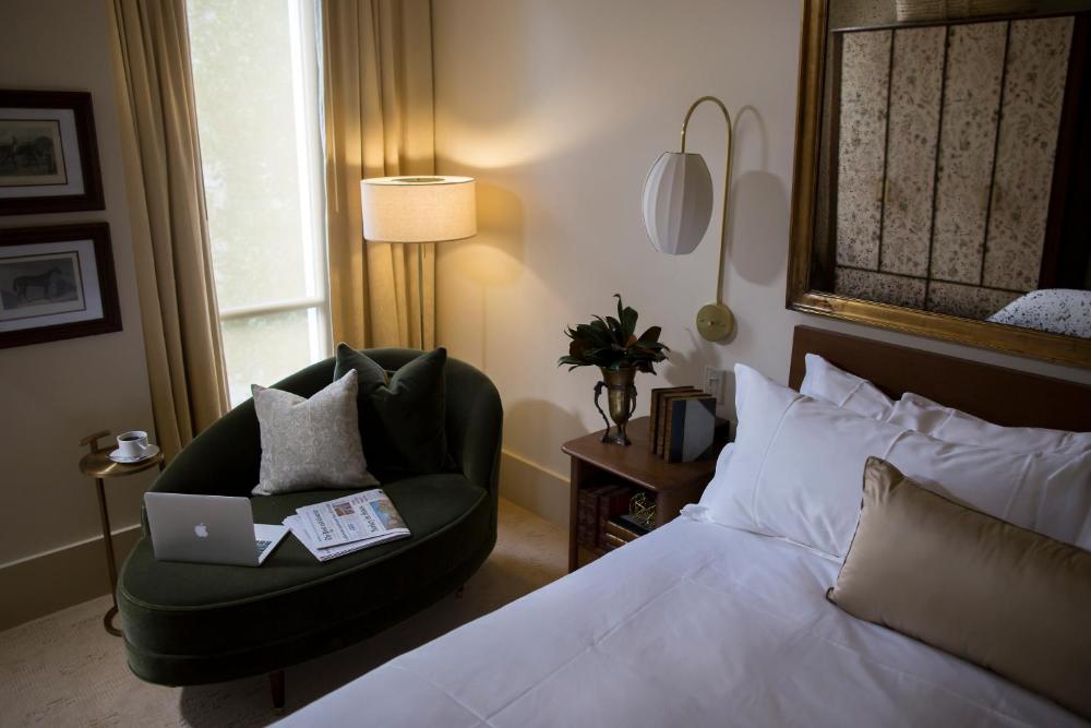 Superior King Room interior